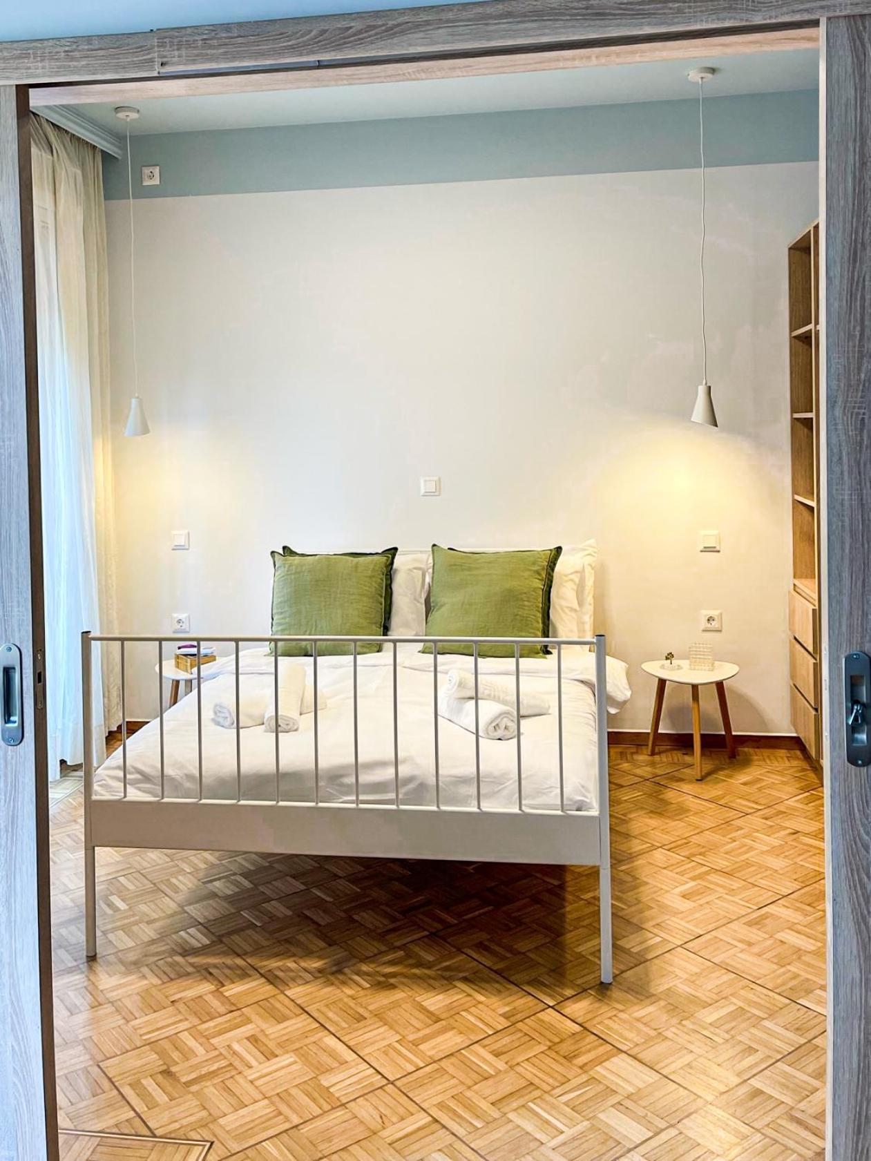 Apartment Near Metro + Port Piraeus Exterior photo
