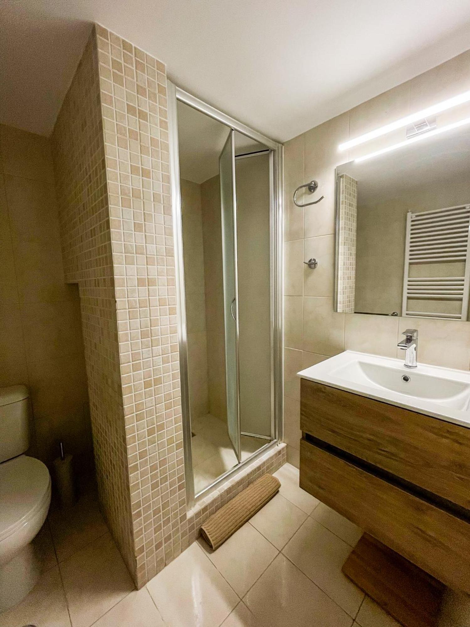 Apartment Near Metro + Port Piraeus Exterior photo